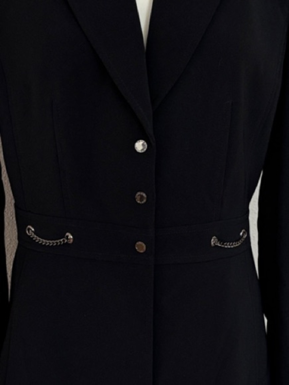 CLASSIC! Tahari Black Tailored Blazer with Silver Chain Accent - Picture 2 of 6